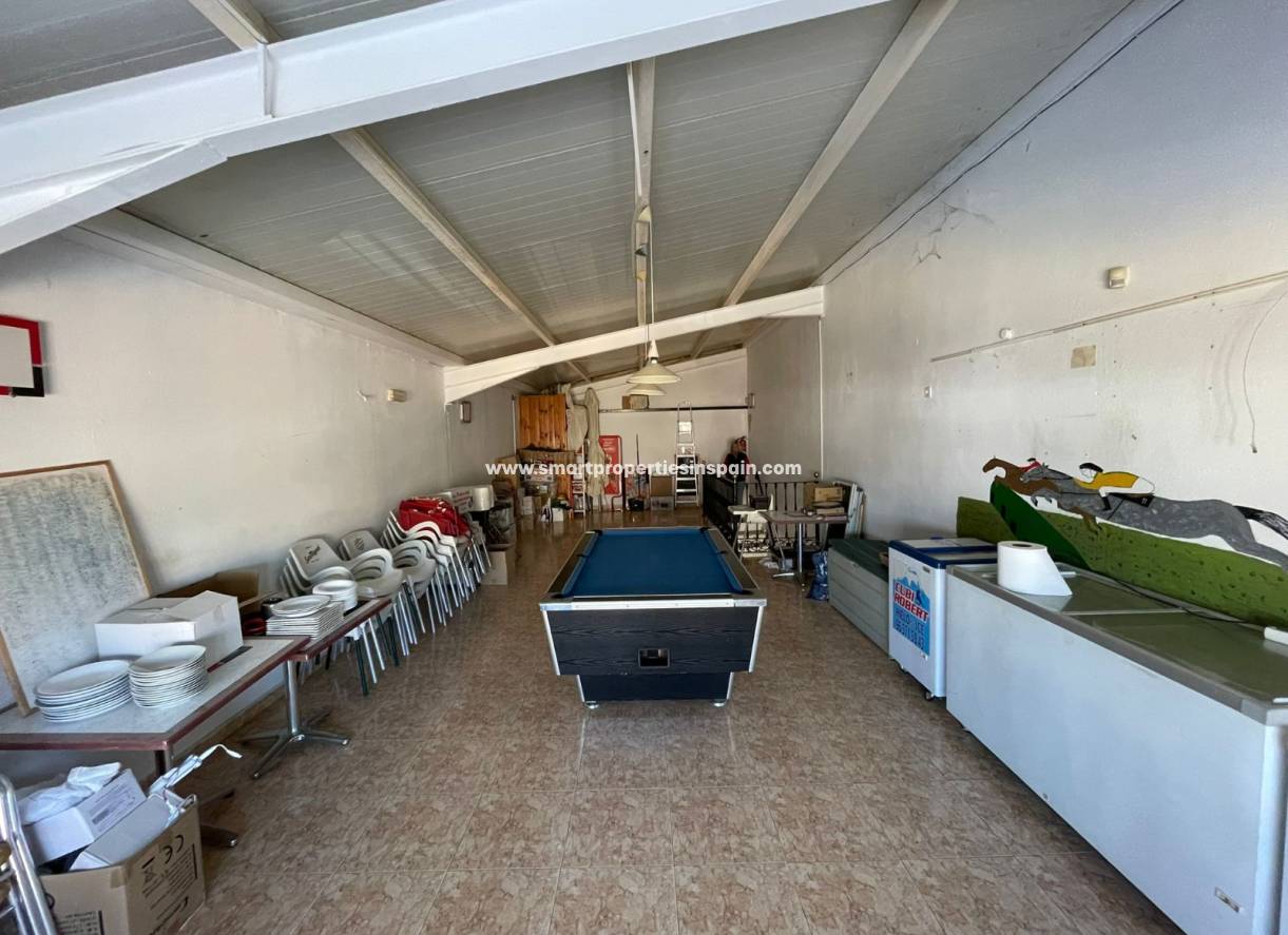 Wiederverkauf - kommerziell - La Marina - Urbanización La Marina