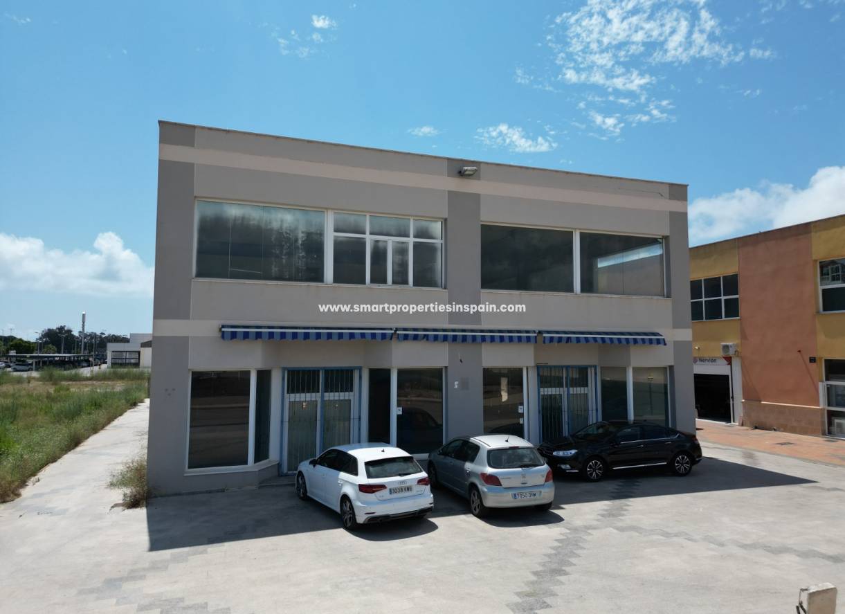 Wiederverkauf - kommerziell - La Marina - Urbanización La Marina