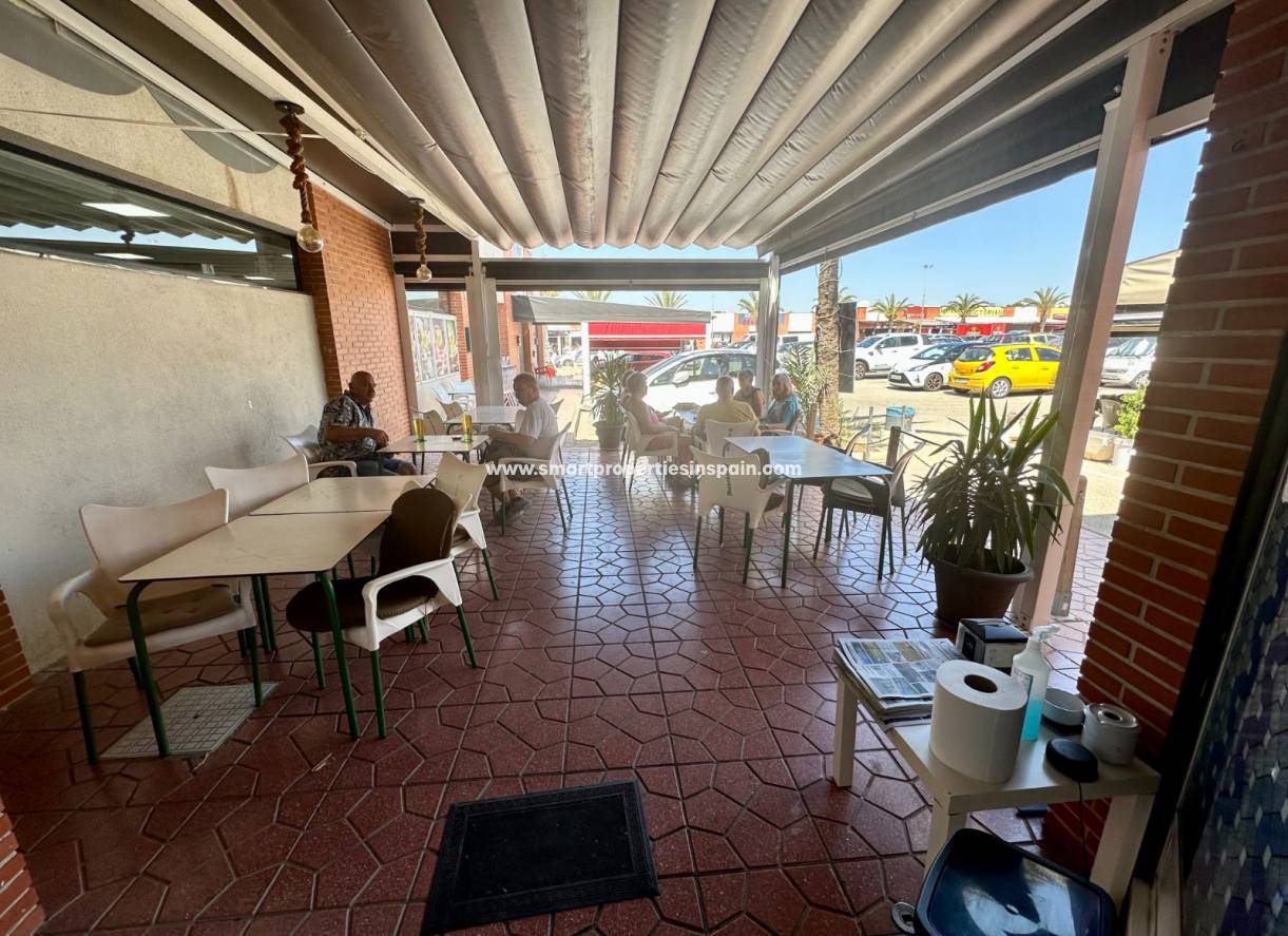 Wiederverkauf - kommerziell - La Marina - Urbanización La Marina