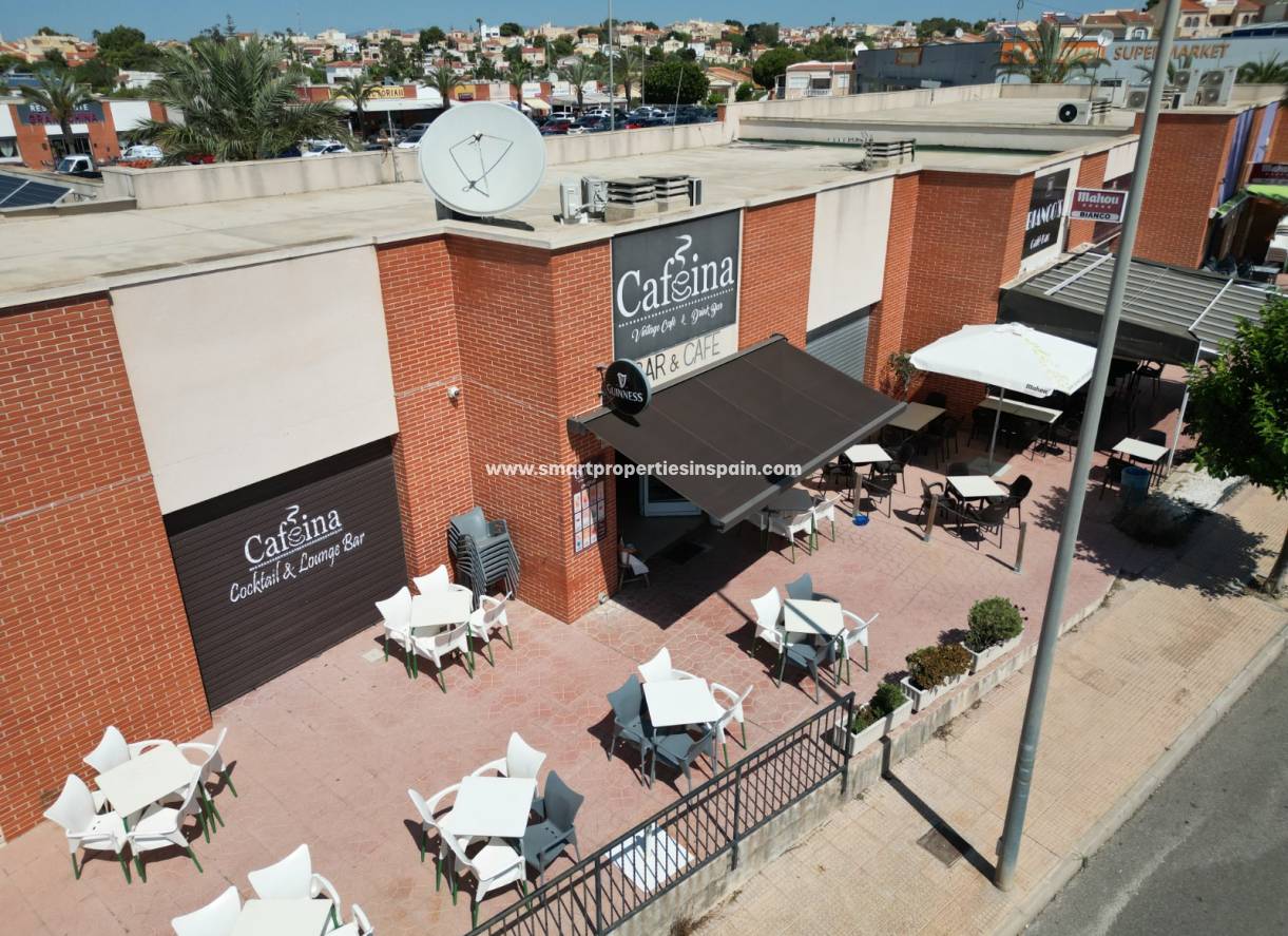 Wiederverkauf - kommerziell - La Marina - Urbanización La Marina