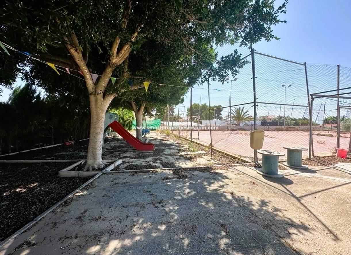 Wiederverkauf - kommerziell - La Marina - Urbanización La Marina