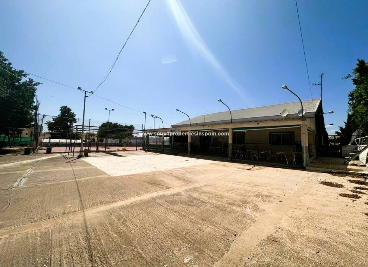 Wiederverkauf - kommerziell - La Marina - Urbanización La Marina