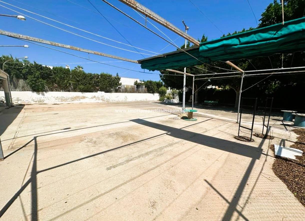 Wiederverkauf - kommerziell - La Marina - Urbanización La Marina