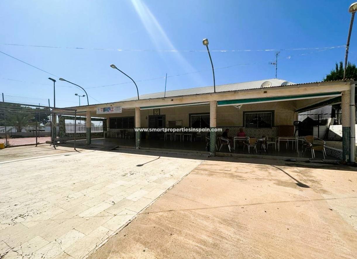 Wiederverkauf - kommerziell - La Marina - Urbanización La Marina
