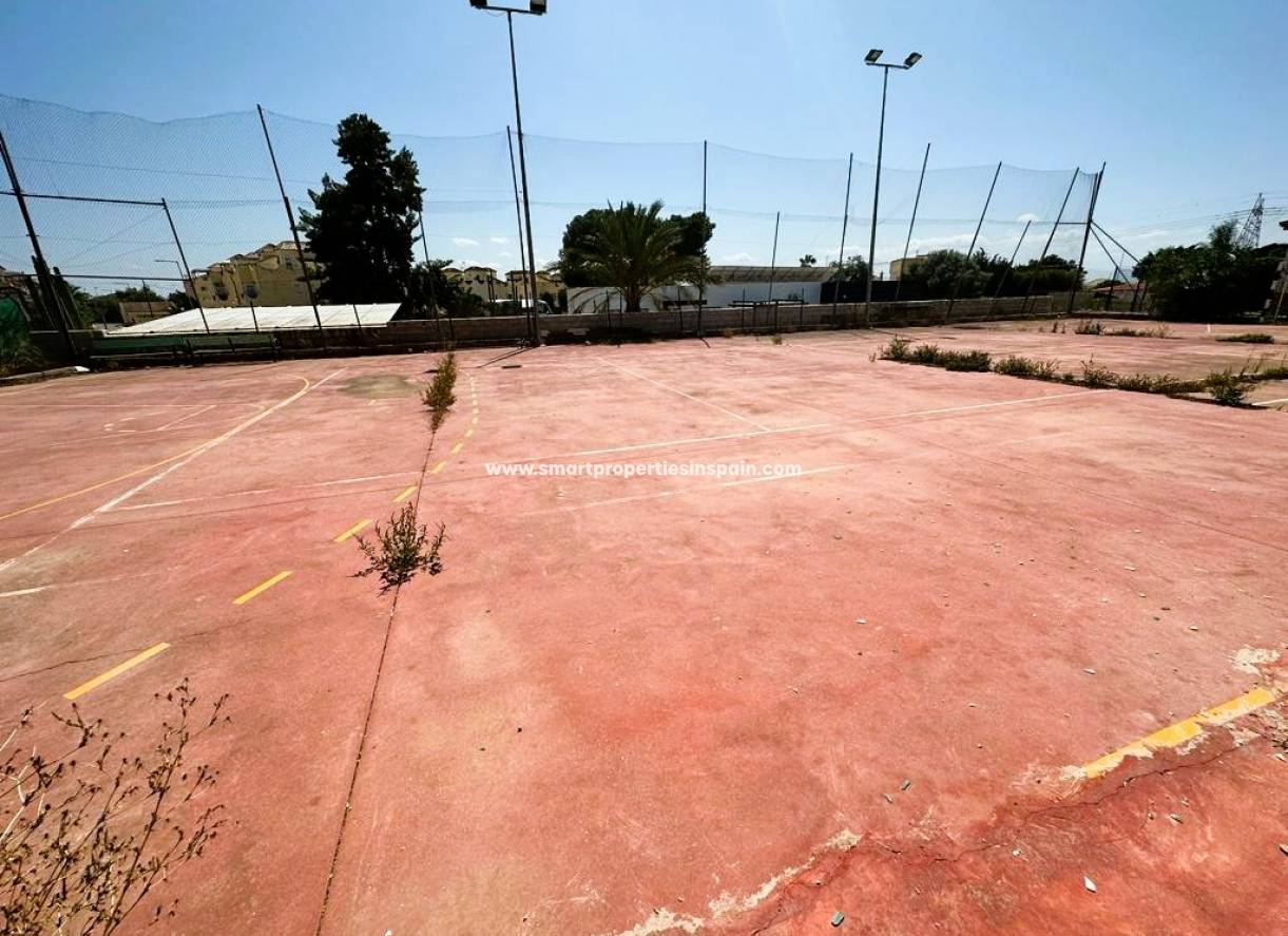 Wiederverkauf - kommerziell - La Marina - Urbanización La Marina