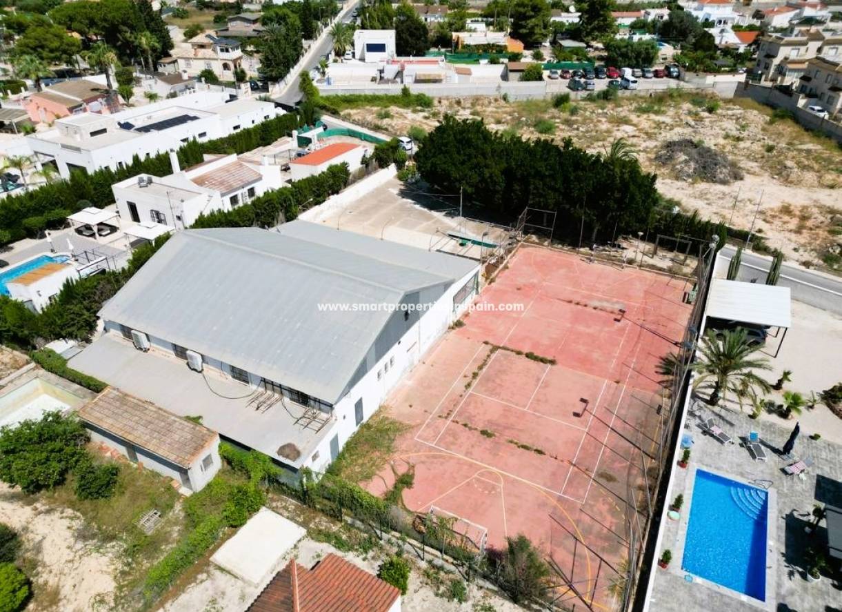 Wiederverkauf - kommerziell - La Marina - Urbanización La Marina