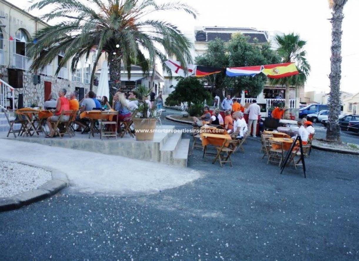 Wiederverkauf - kommerziell - La Marina - Urbanización La Marina
