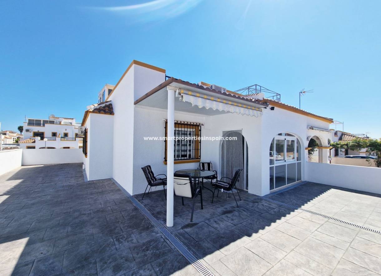 Wiederverkauf - Quad Villa - La Marina - Urbanización La Marina