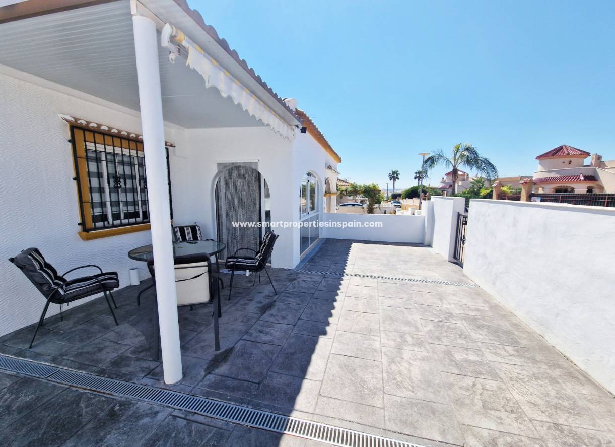 Wiederverkauf - Quad Villa - La Marina - Urbanización La Marina