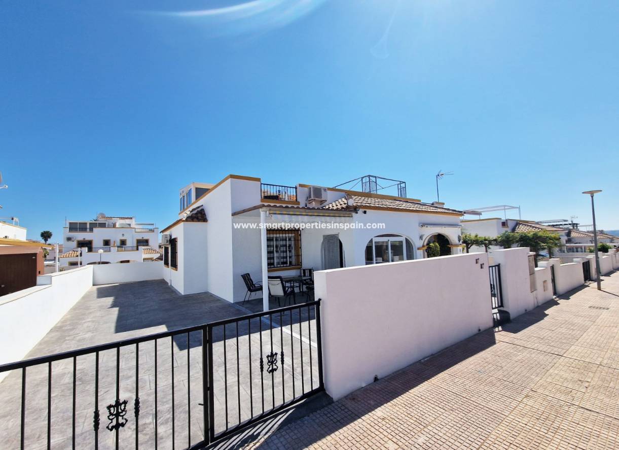 Wiederverkauf - Quad Villa - La Marina - Urbanización La Marina