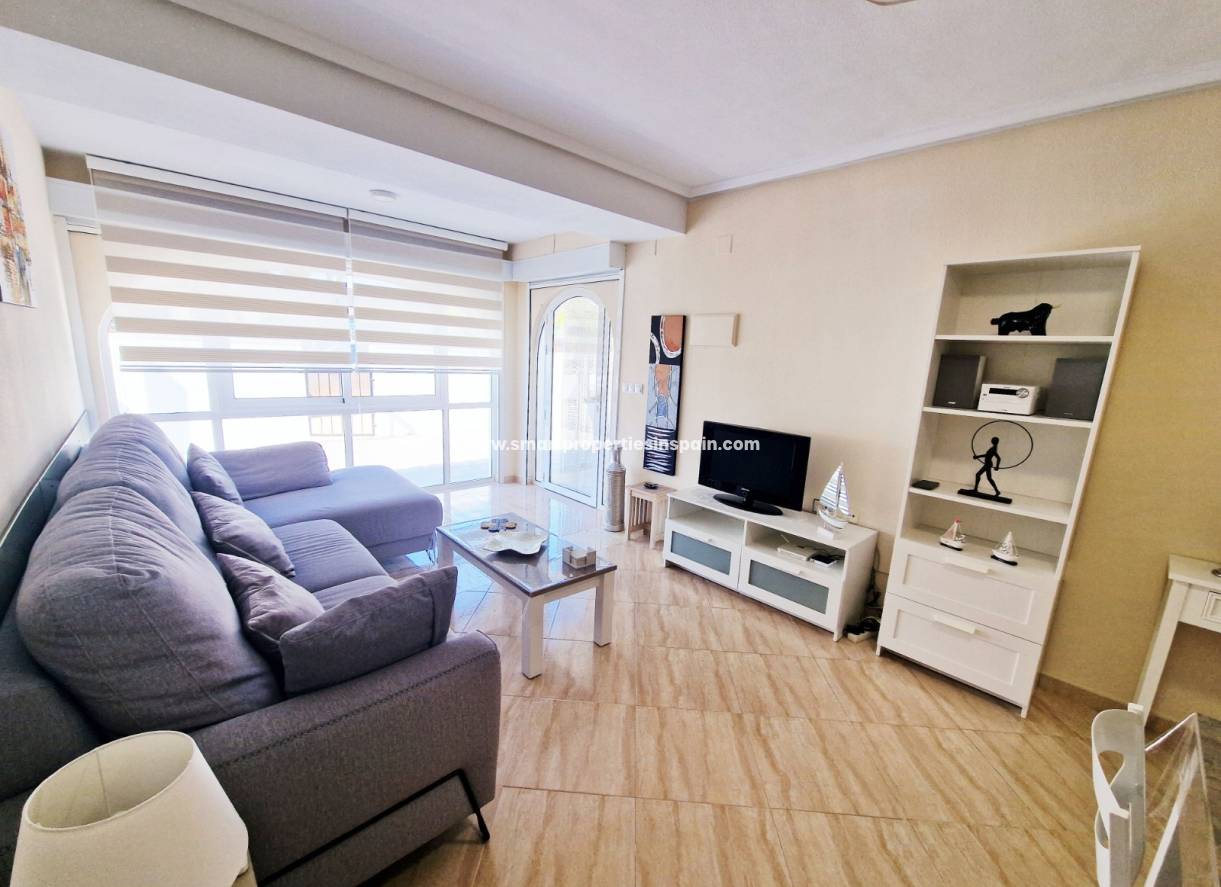 Wiederverkauf - Quad Villa - La Marina - Urbanización La Marina