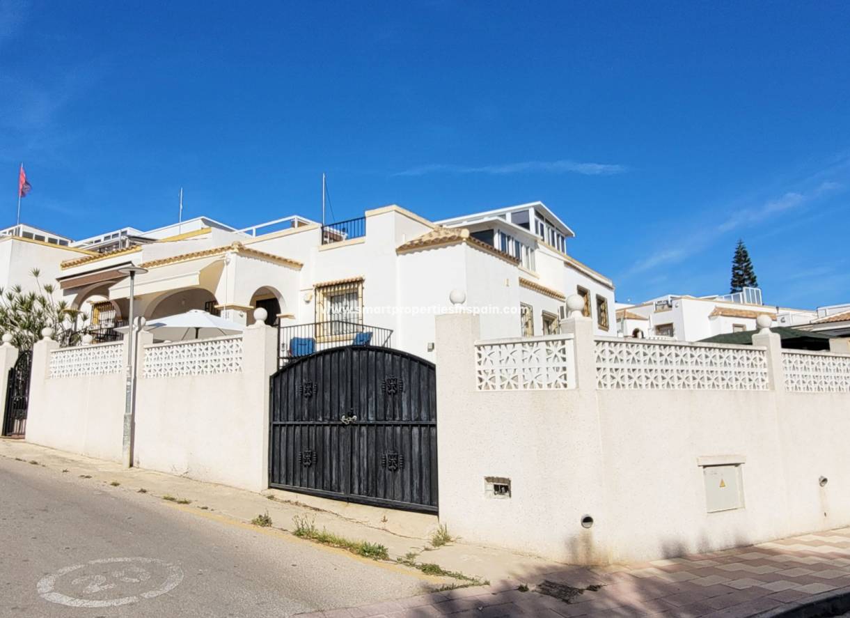 Wiederverkauf - Quad Villa - La Marina - Urbanización La Marina