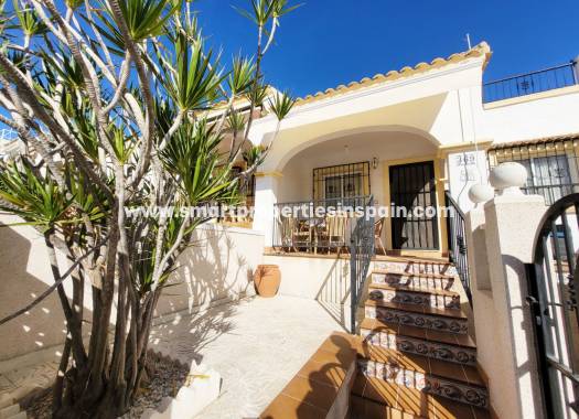 Wiederverkauf - Quad Villa - La Marina - Urbanización La Marina