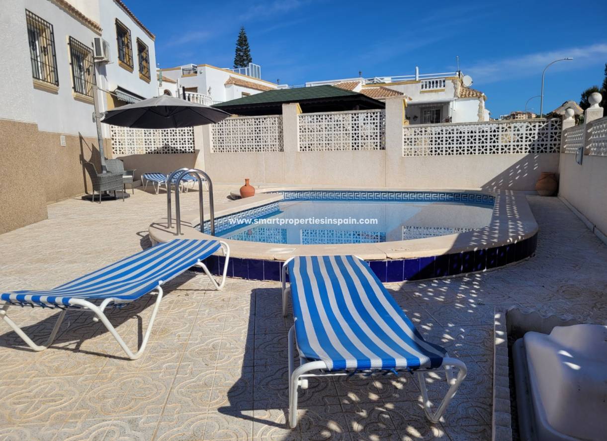 Wiederverkauf - Quad Villa - La Marina - Urbanización La Marina