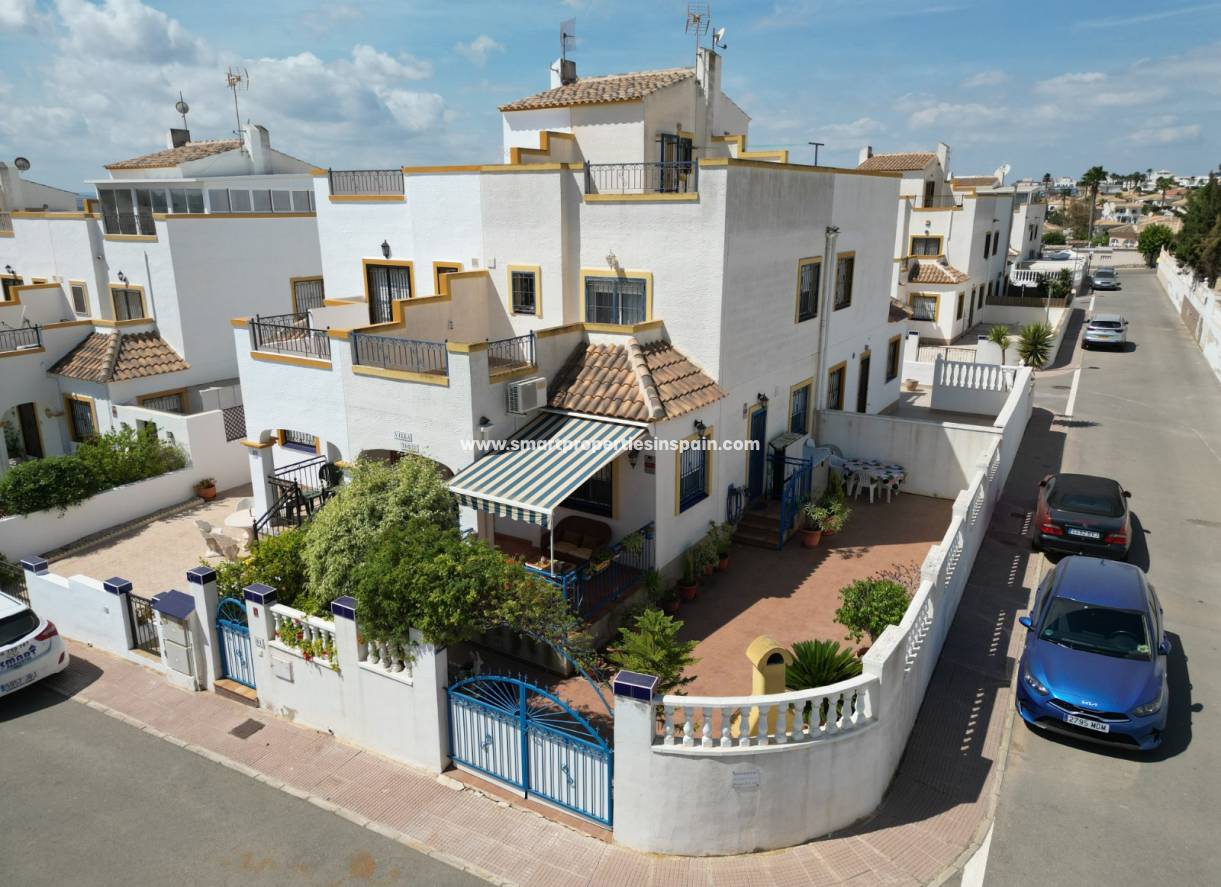 Wiederverkauf - Quad Villa - La Marina - Urbanización La Marina