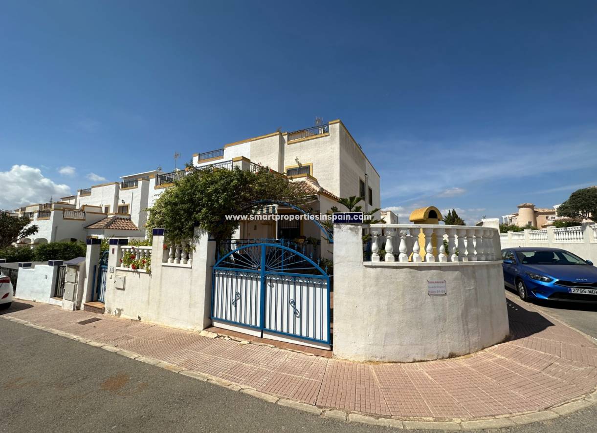 Wiederverkauf - Quad Villa - La Marina - Urbanización La Marina