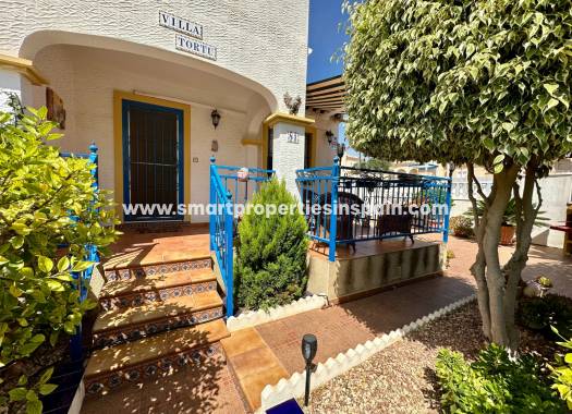 Wiederverkauf - Quad Villa - La Marina - Urbanización La Marina