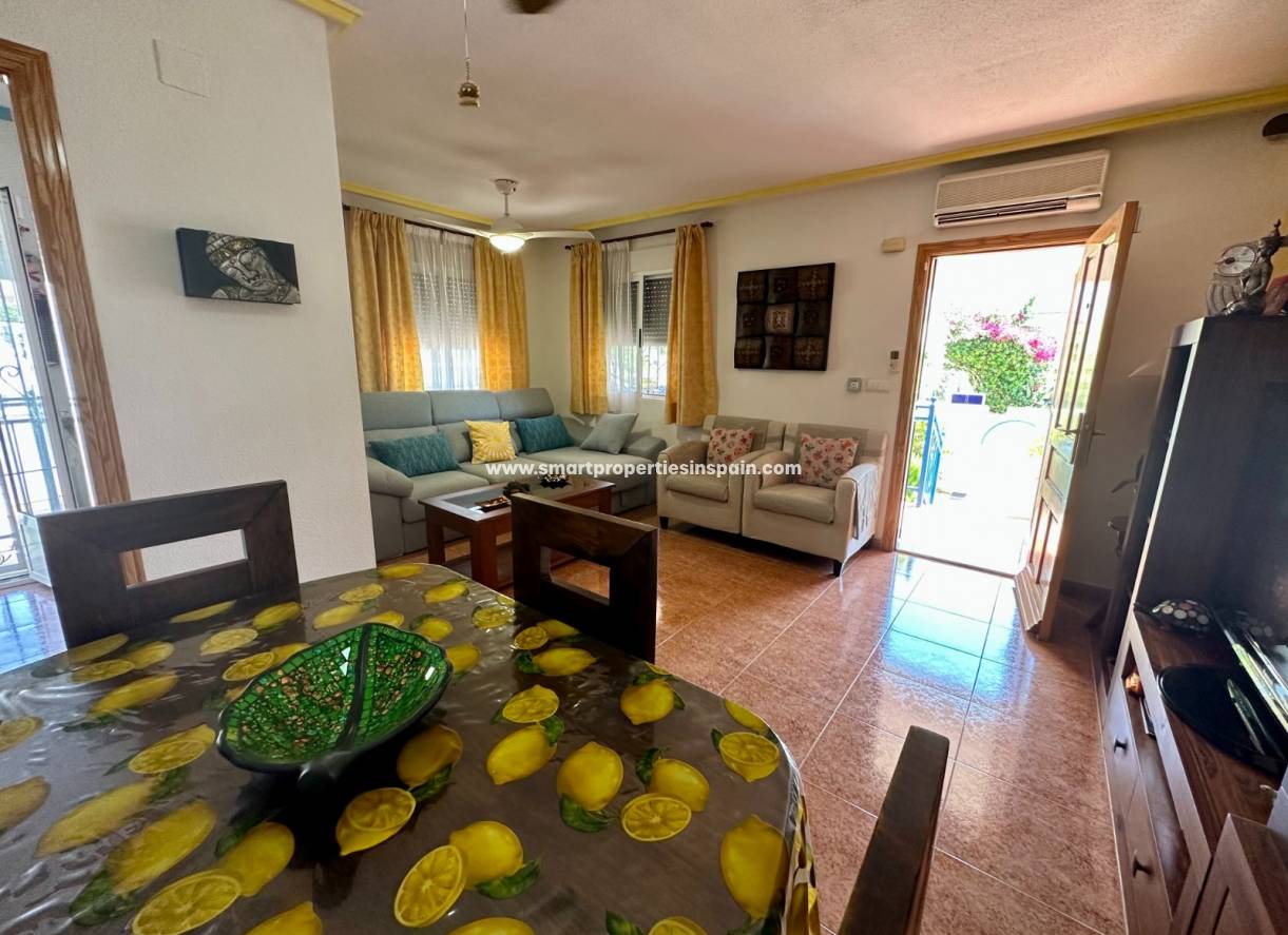 Wiederverkauf - Quad Villa - La Marina - Urbanización La Marina