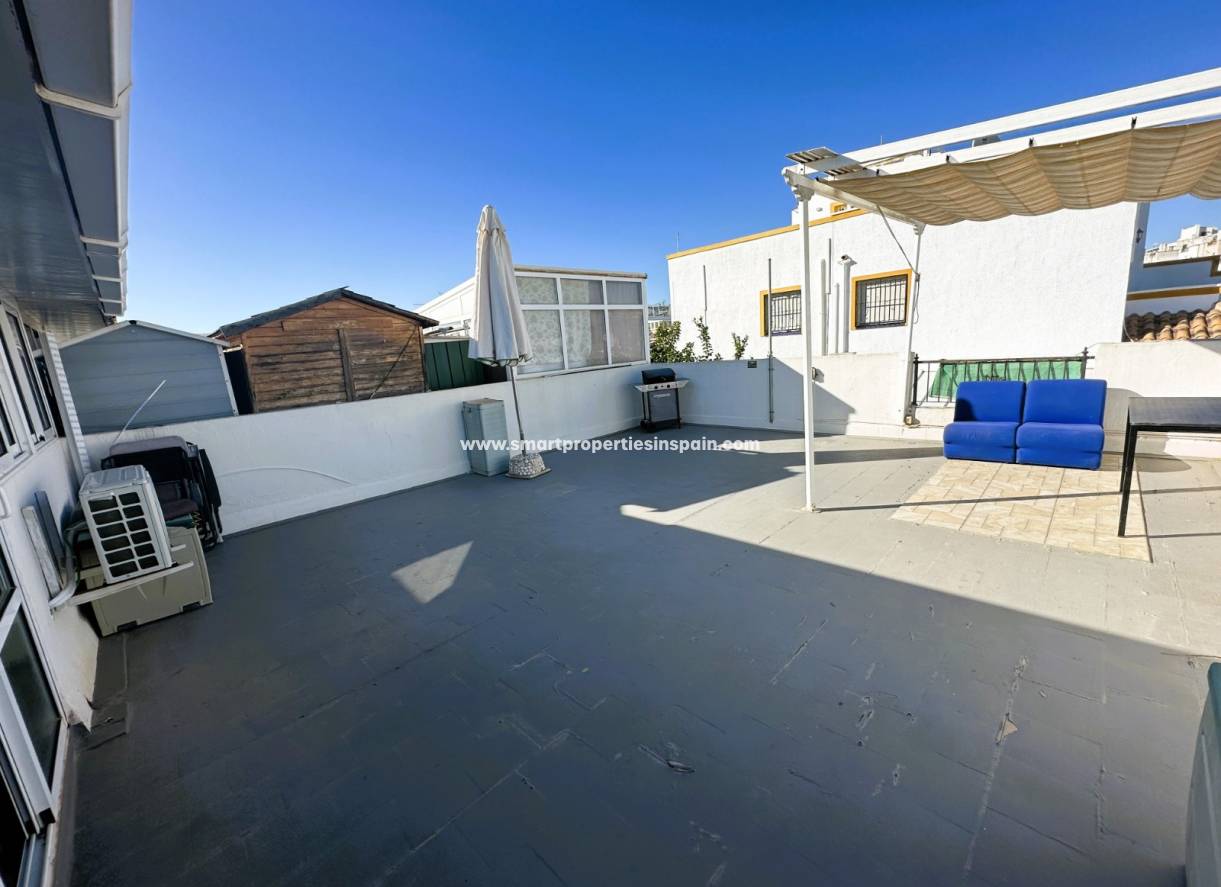 Wiederverkauf - Quad Villa - La Marina - Urbanización La Marina
