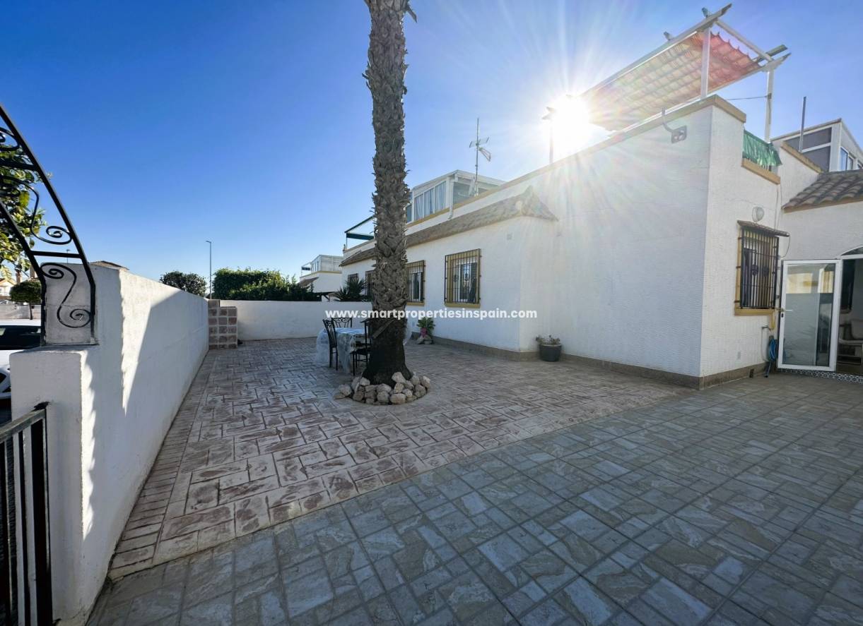 Wiederverkauf - Quad Villa - La Marina - Urbanización La Marina