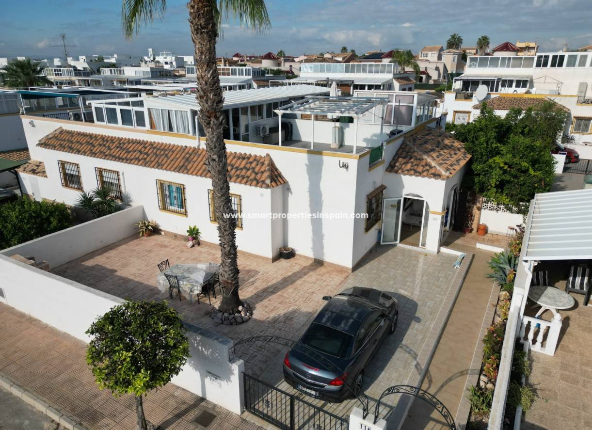Wiederverkauf - Quad Villa - La Marina - Urbanización La Marina