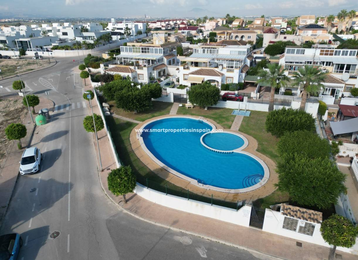 Wiederverkauf - Quad Villa - La Marina - Urbanización La Marina