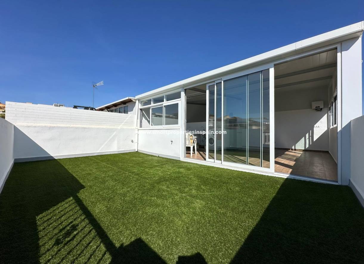 Wiederverkauf - Quad Villa - La Marina - Urbanización La Marina