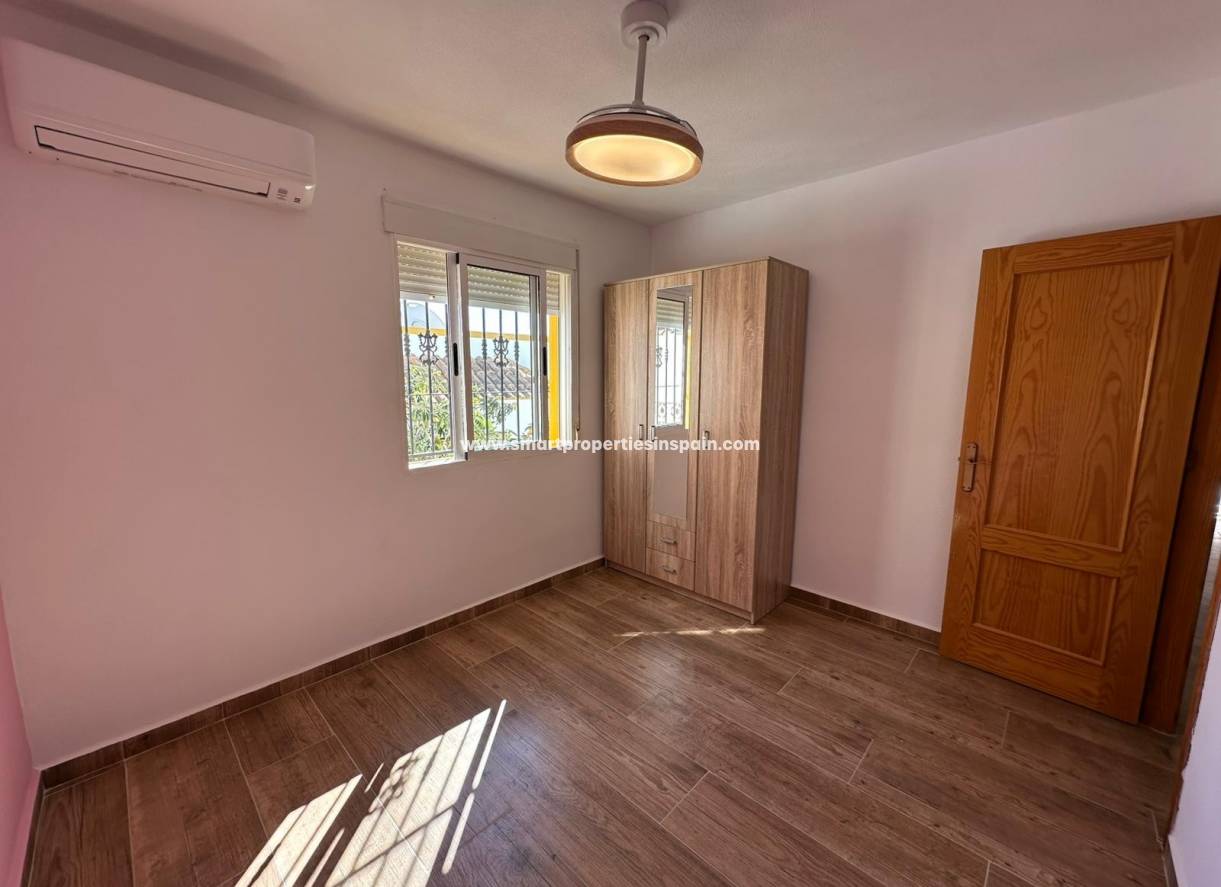 Wiederverkauf - Quad Villa - La Marina - Urbanización La Marina