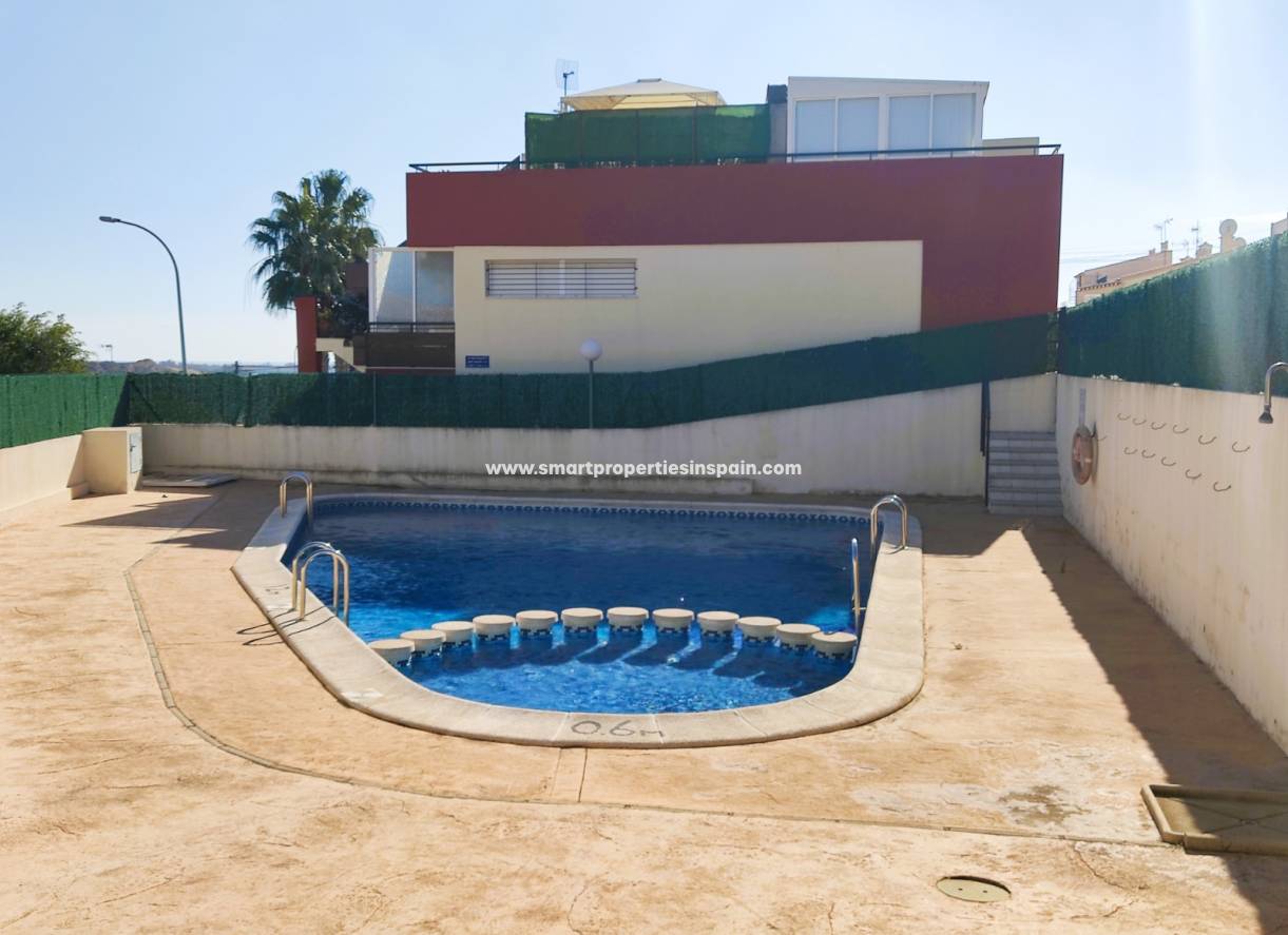 Wiederverkauf - Reihenhaus - La Marina - Urbanización La Marina