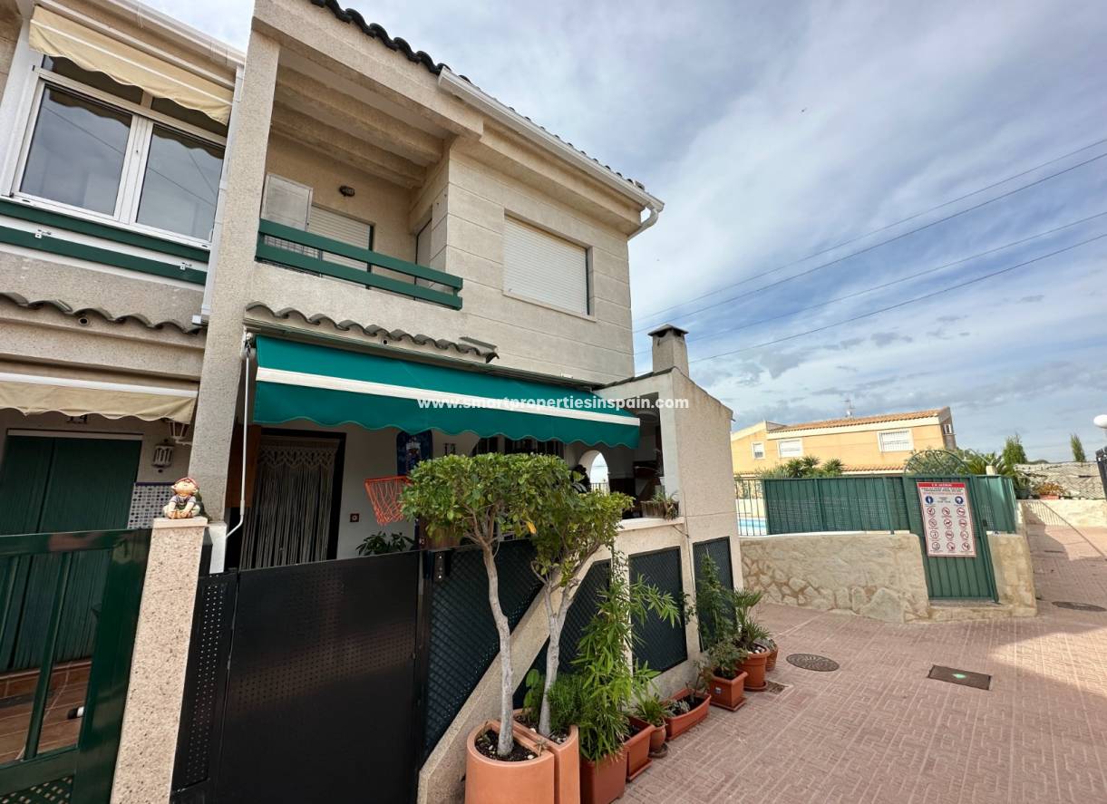 Wiederverkauf - Reihenhaus - La Marina - Urbanización La Marina