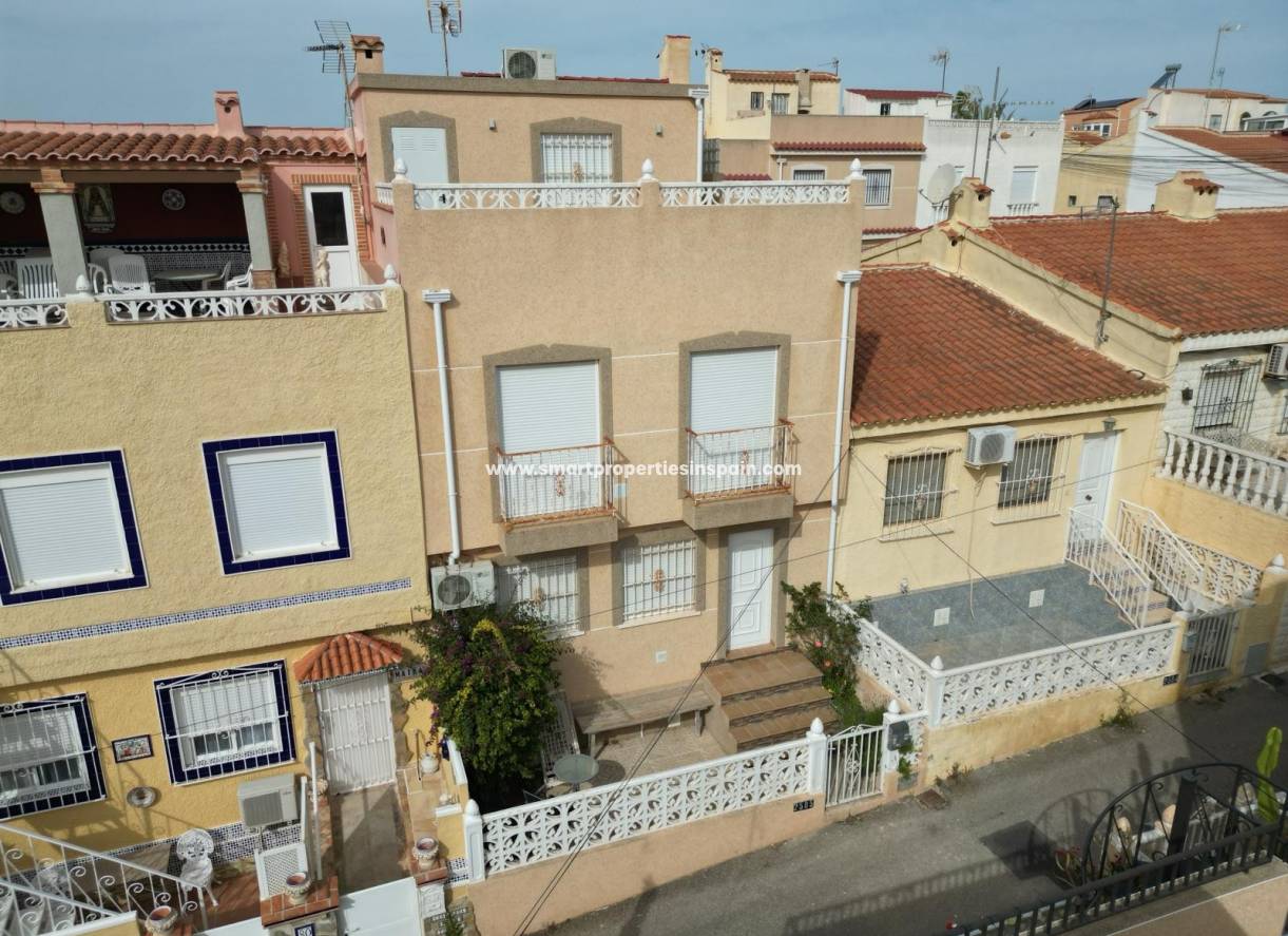 Wiederverkauf - Reihenhaus - La Marina - Urbanización La Marina