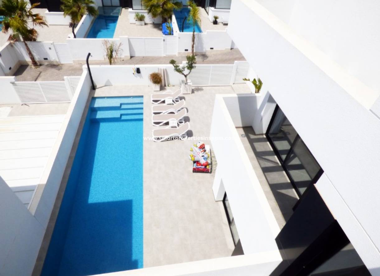 Wiederverkauf - Semi Detached Villa - La Marina - Urbanización La Marina