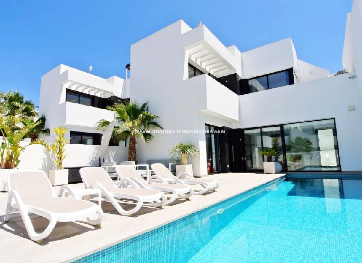 Wiederverkauf - Semi Detached Villa - La Marina - Urbanización La Marina