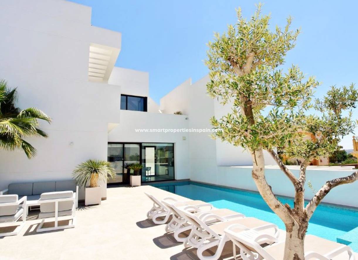Wiederverkauf - Semi Detached Villa - La Marina - Urbanización La Marina