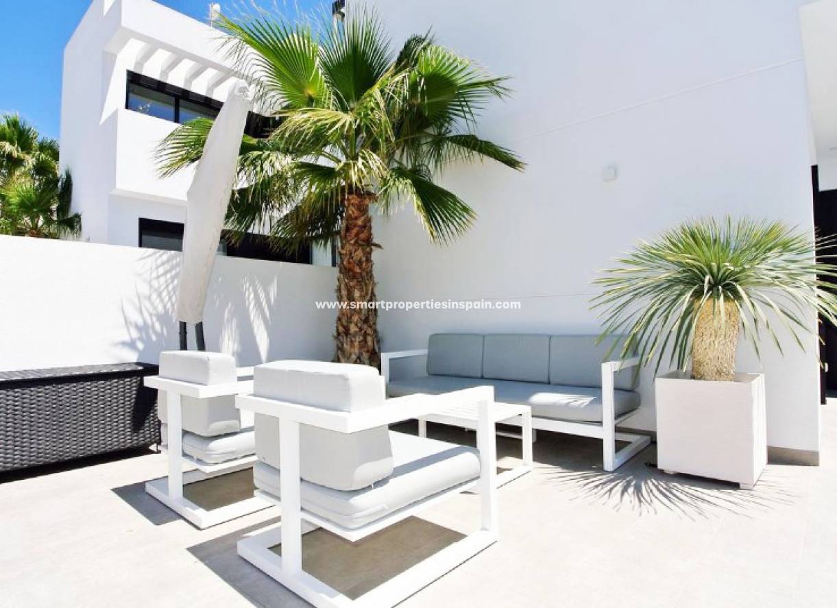 Wiederverkauf - Semi Detached Villa - La Marina - Urbanización La Marina