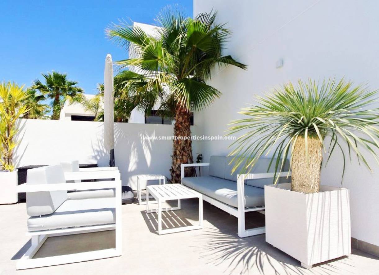 Wiederverkauf - Semi Detached Villa - La Marina - Urbanización La Marina