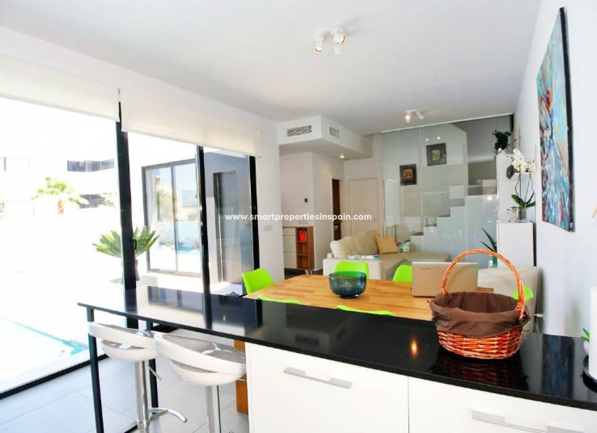 Wiederverkauf - Semi Detached Villa - La Marina - Urbanización La Marina