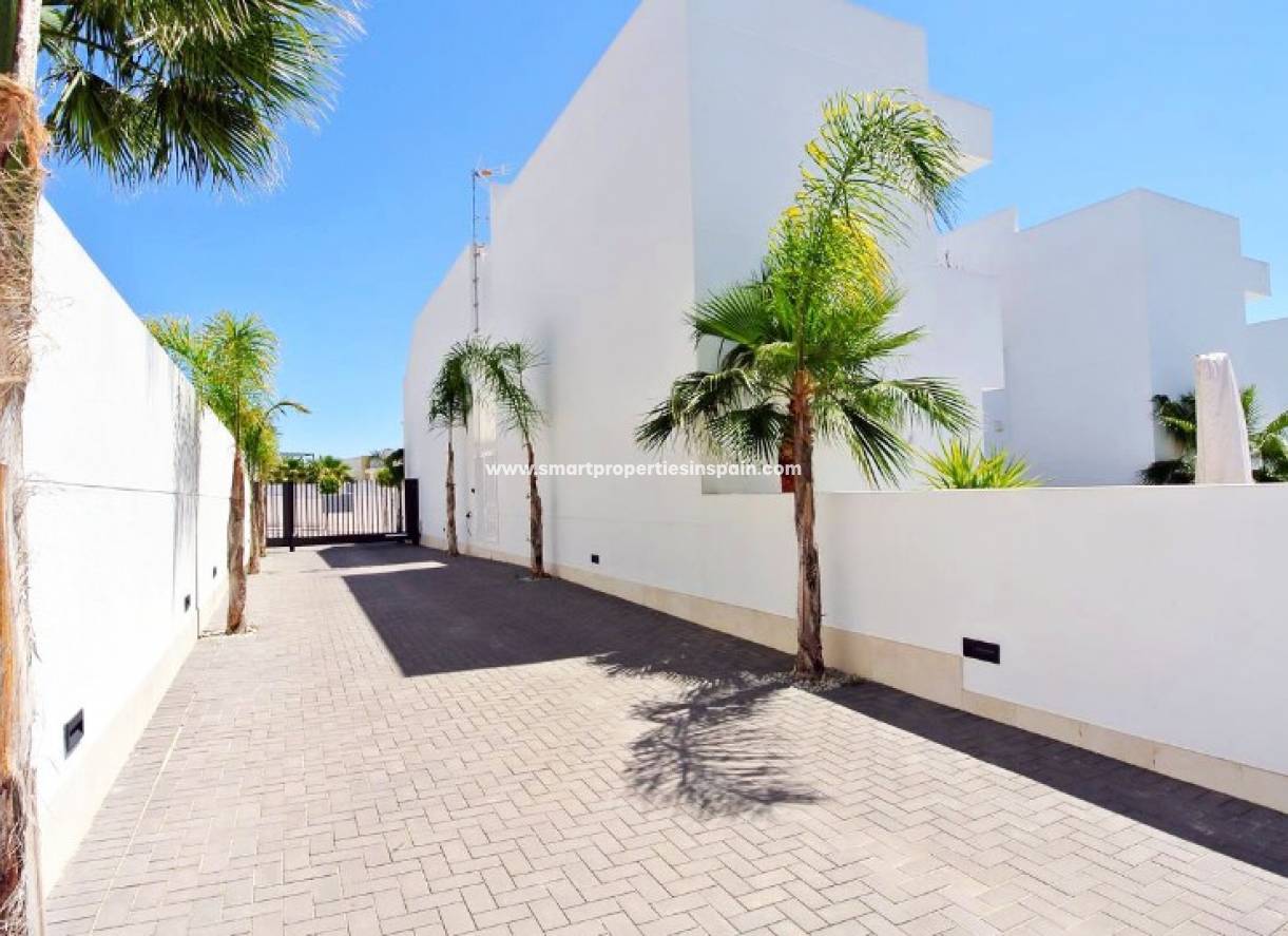 Wiederverkauf - Semi Detached Villa - La Marina - Urbanización La Marina