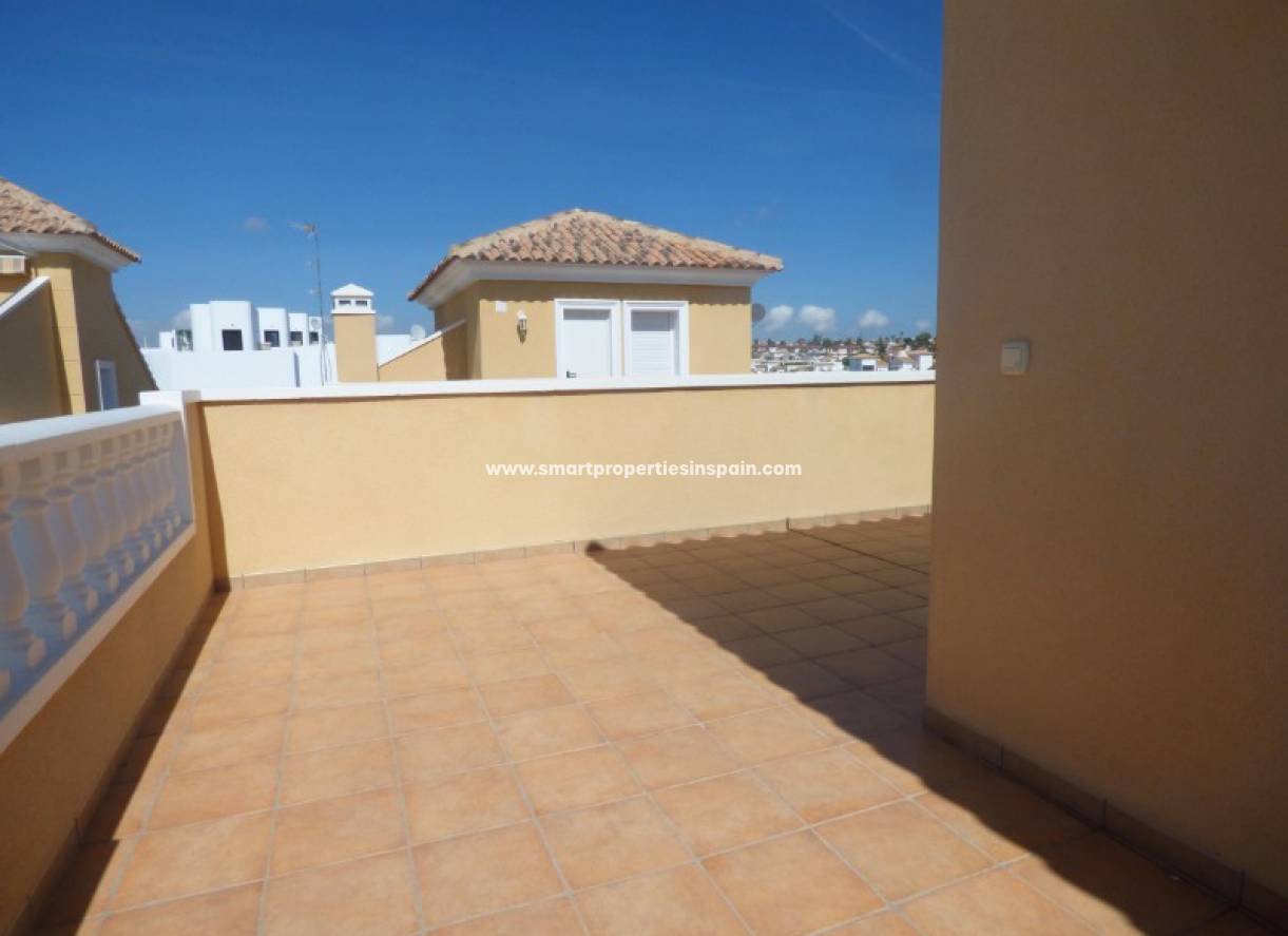 Wiederverkauf - Semi Detached Villa - La Marina - Urbanización La Marina