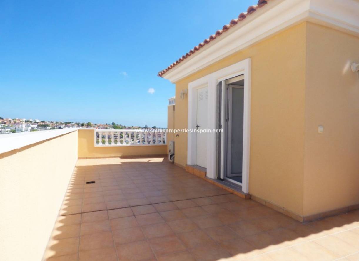 Wiederverkauf - Semi Detached Villa - La Marina - Urbanización La Marina