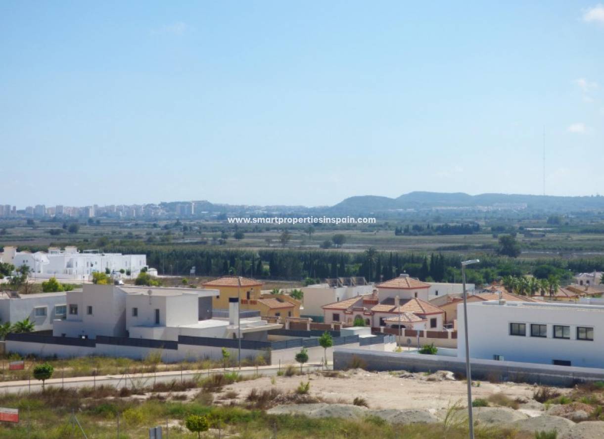 Wiederverkauf - Semi Detached Villa - La Marina - Urbanización La Marina