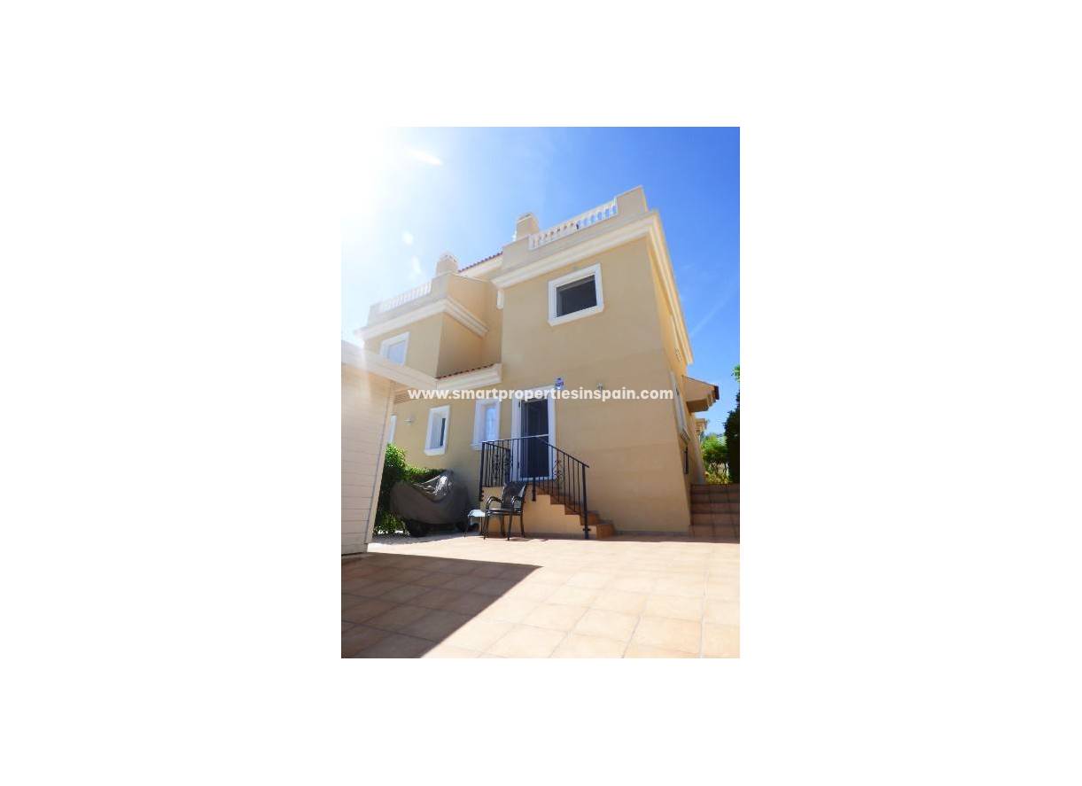 Wiederverkauf - Semi Detached Villa - La Marina - Urbanización La Marina
