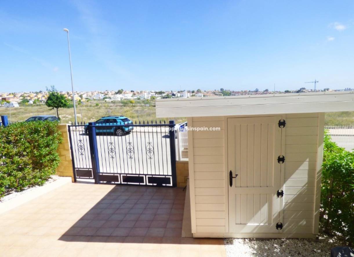 Wiederverkauf - Semi Detached Villa - La Marina - Urbanización La Marina