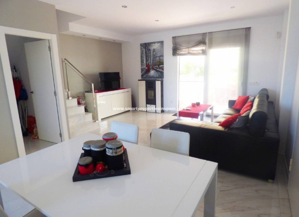 Wiederverkauf - Semi Detached Villa - La Marina - Urbanización La Marina