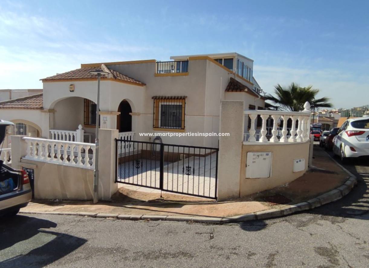 Wiederverkauf - Semi Detached Villa - La Marina - Urbanización La Marina
