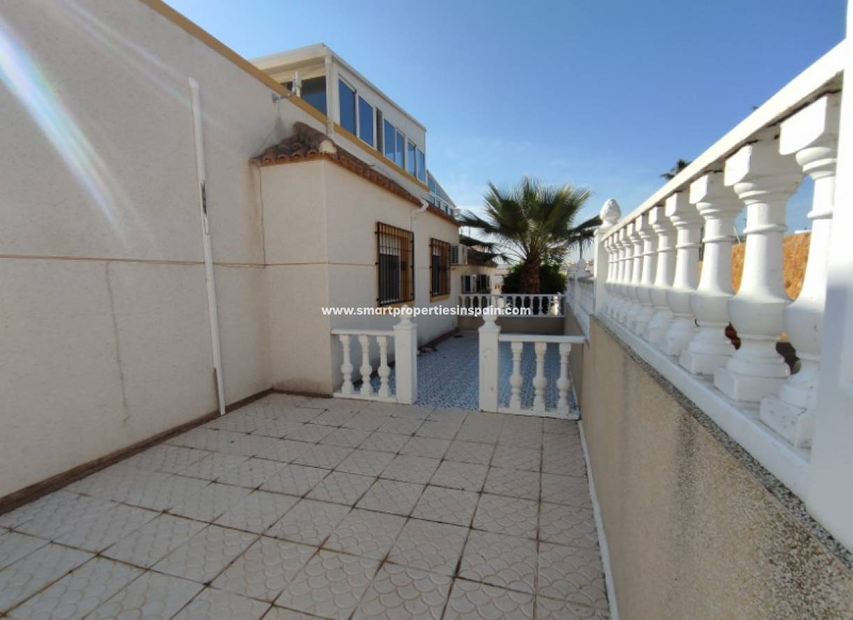 Wiederverkauf - Semi Detached Villa - La Marina - Urbanización La Marina