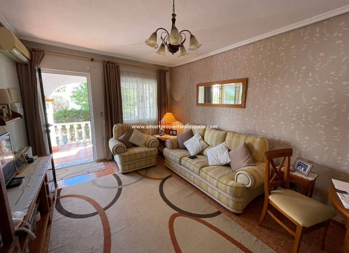 Wiederverkauf - Semi Detached Villa - La Marina - Urbanización La Marina