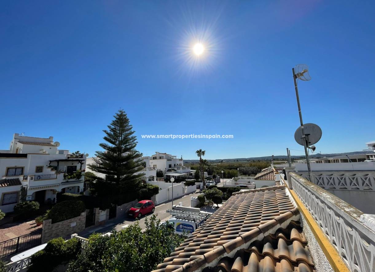 Wiederverkauf - Semi Detached Villa - La Marina - Urbanización La Marina