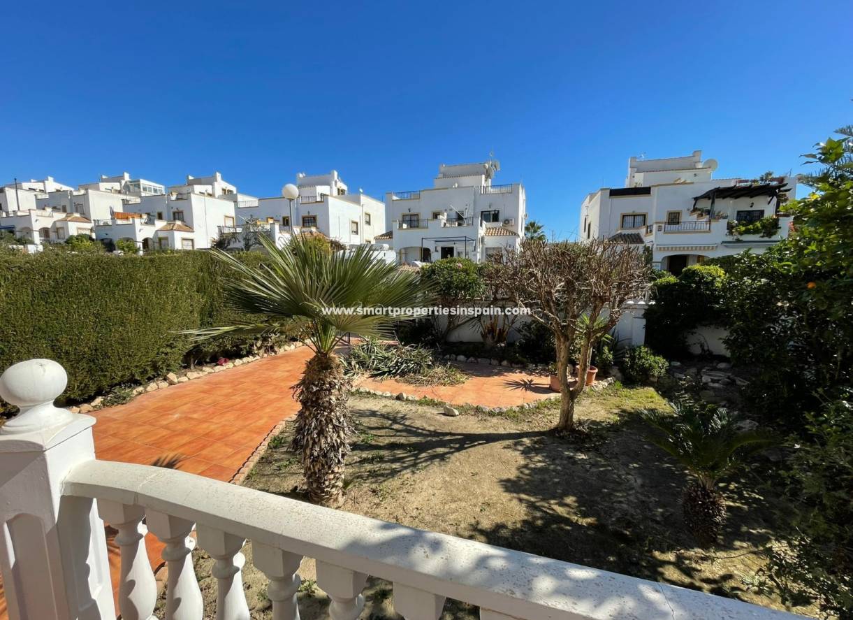 Wiederverkauf - Semi Detached Villa - La Marina - Urbanización La Marina