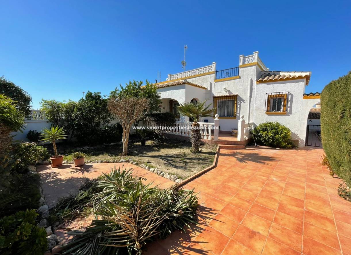 Wiederverkauf - Semi Detached Villa - La Marina - Urbanización La Marina